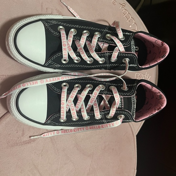 Hello kitty converse - Picture 3 of 4